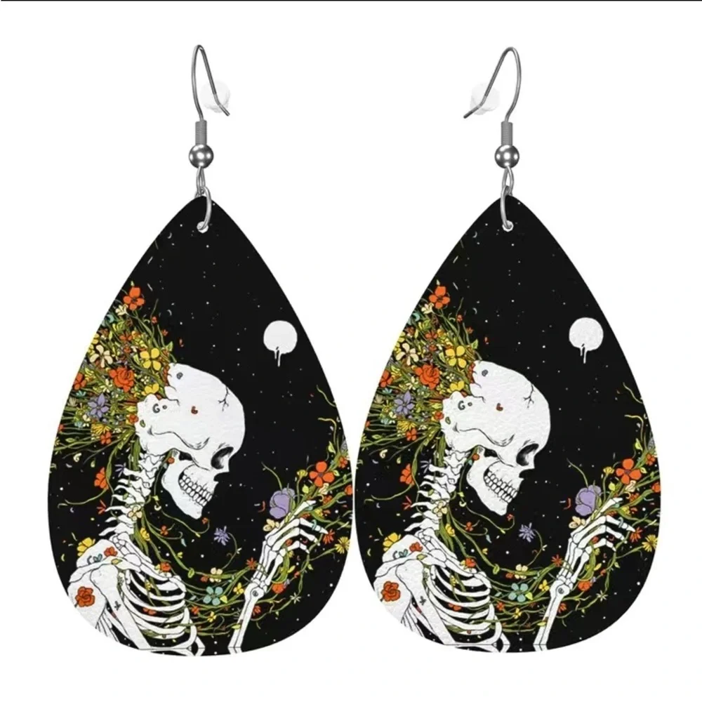 Flowers and skeleton soft pleather earrings - Picture 3 of 4